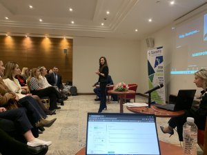 Η κα Σταυρούλα Σταυροπούλου,, Υπεύθυνη Υλοποίησης Προγραμμάτων Η κα Σταυρούλα Σταυροπούλου,, Υπεύθυνη Υλοποίησης Προγραμμάτων